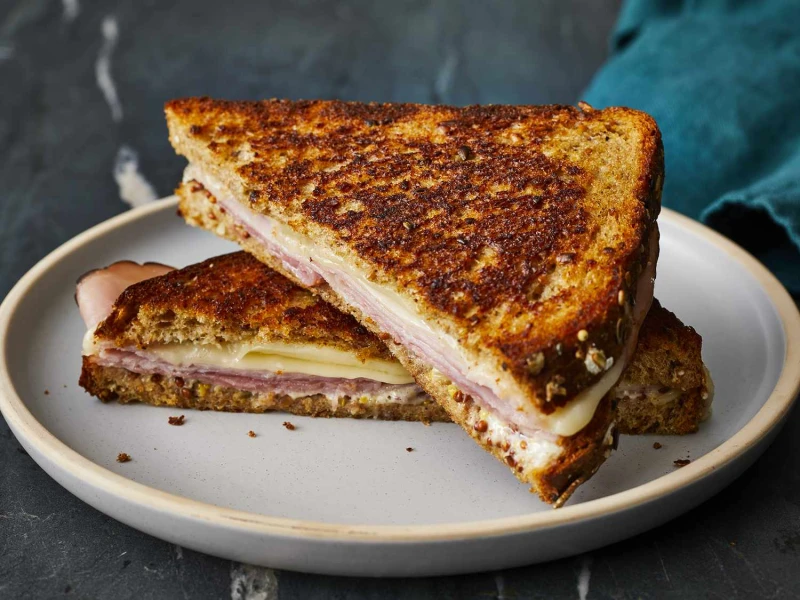 Hot Ham Sandwich (with Gravy or Cheese Sauce)