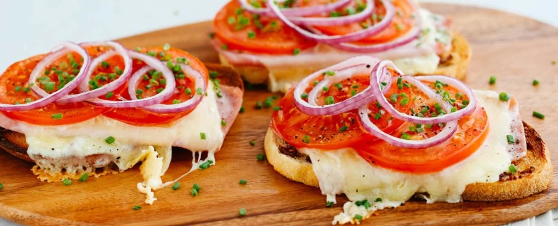 Open-Faced Hot Sandwich (Turkey or Roast Beef + Gravy)