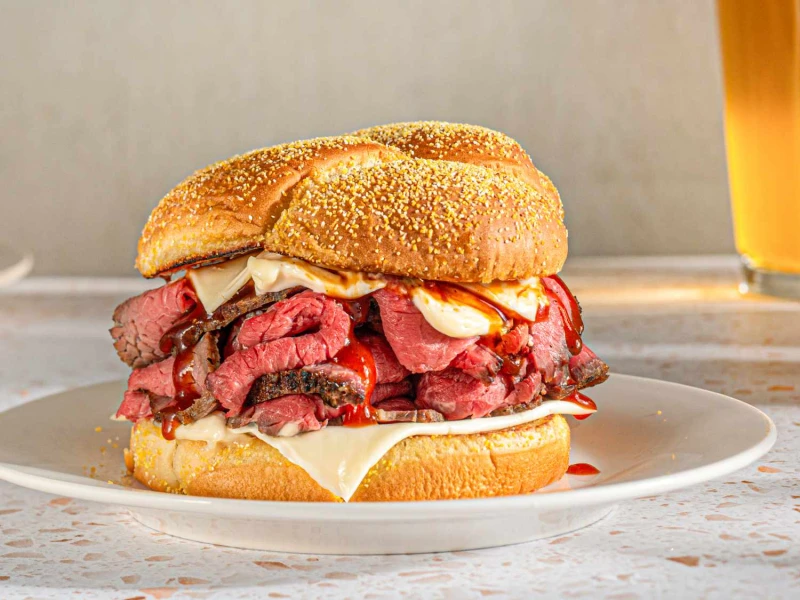 Roast Beef Sandwich (Lettuce, Onion, Horseradish or Mayo)